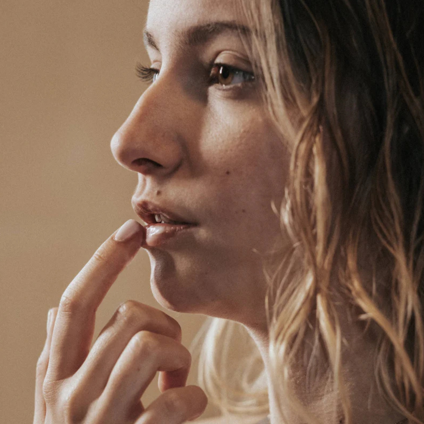 alternate image of feret parfum violette all-in-one-balm