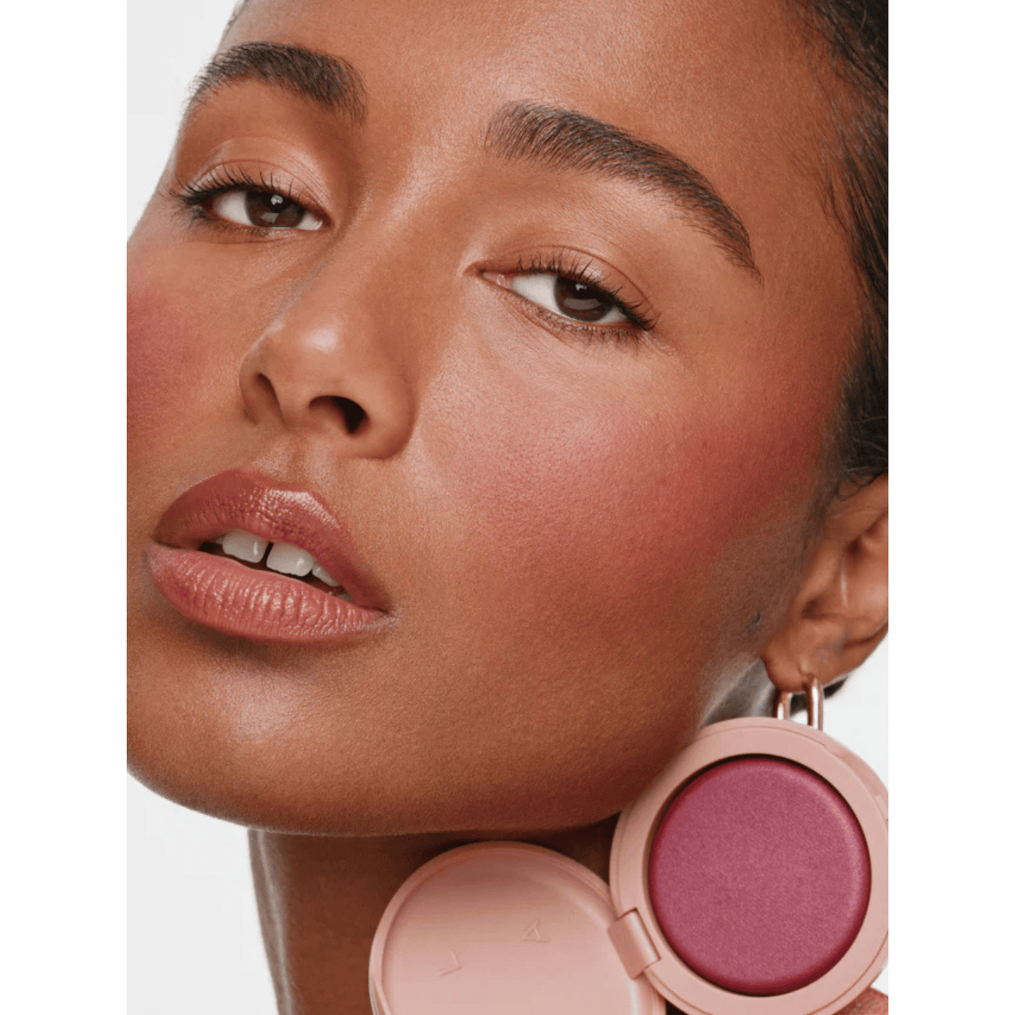 Alternate Image of Magnetic Soft Focus Blurring Blush