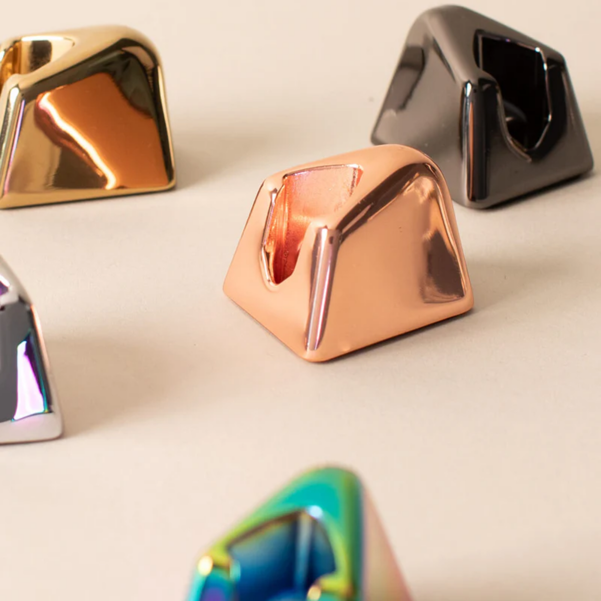 alternate image of leaf razor stand