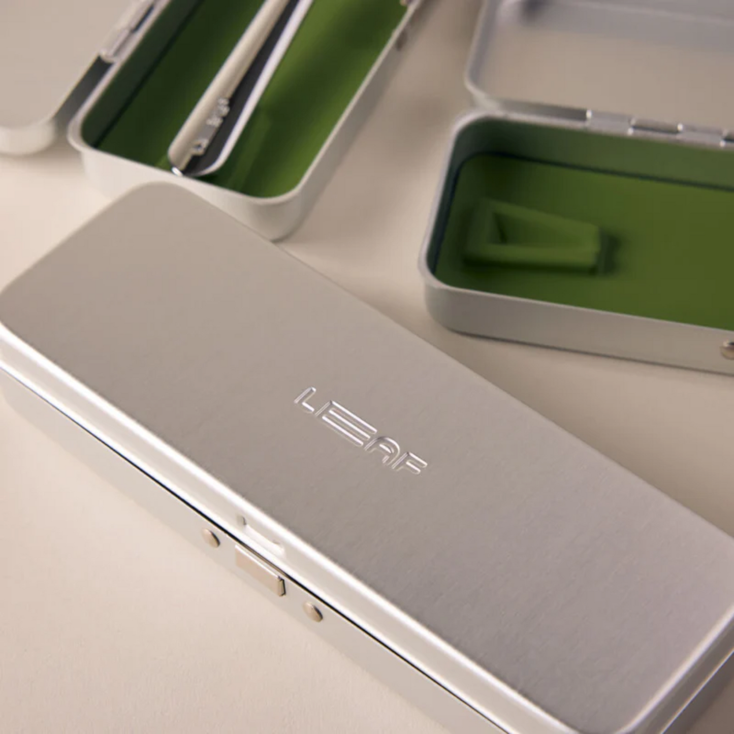 Leaf Razor Travel Case Silver #10089190