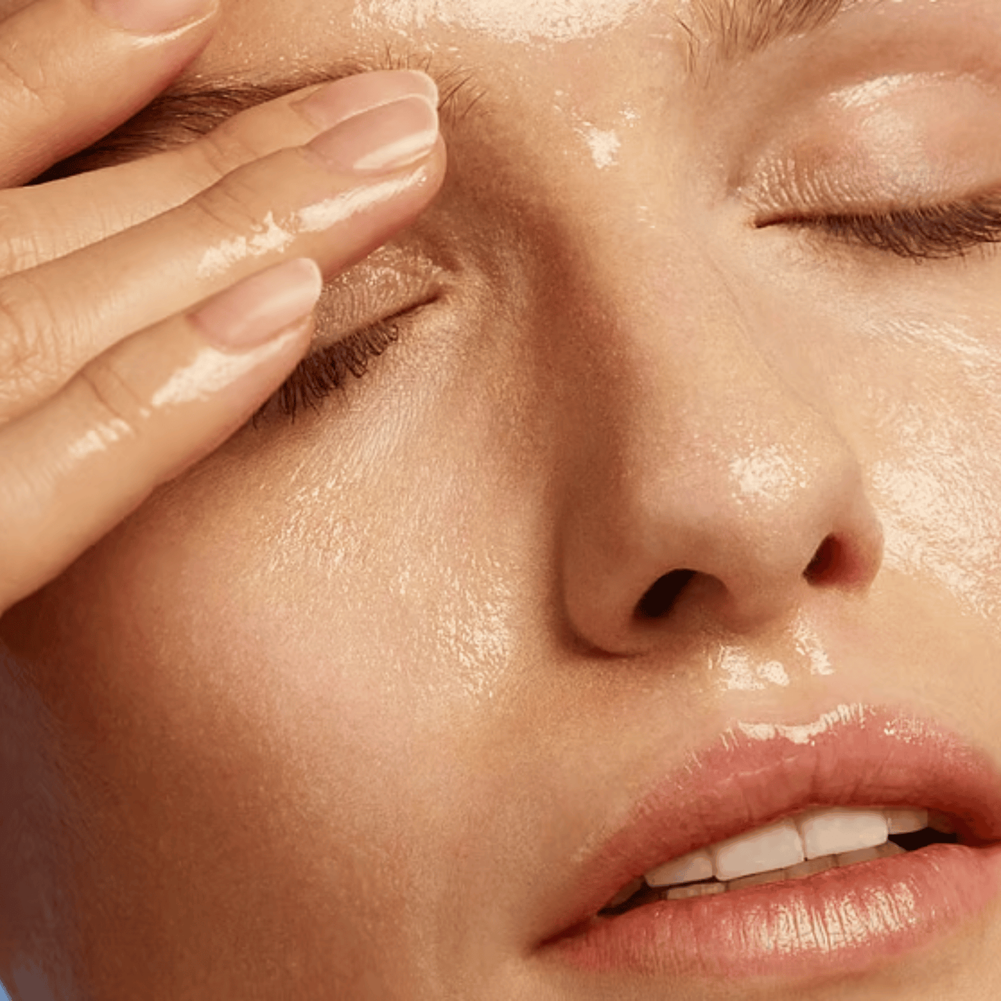 Alternate image of Weleda Makeup Removing Cleansing Oil (5 fl oz)