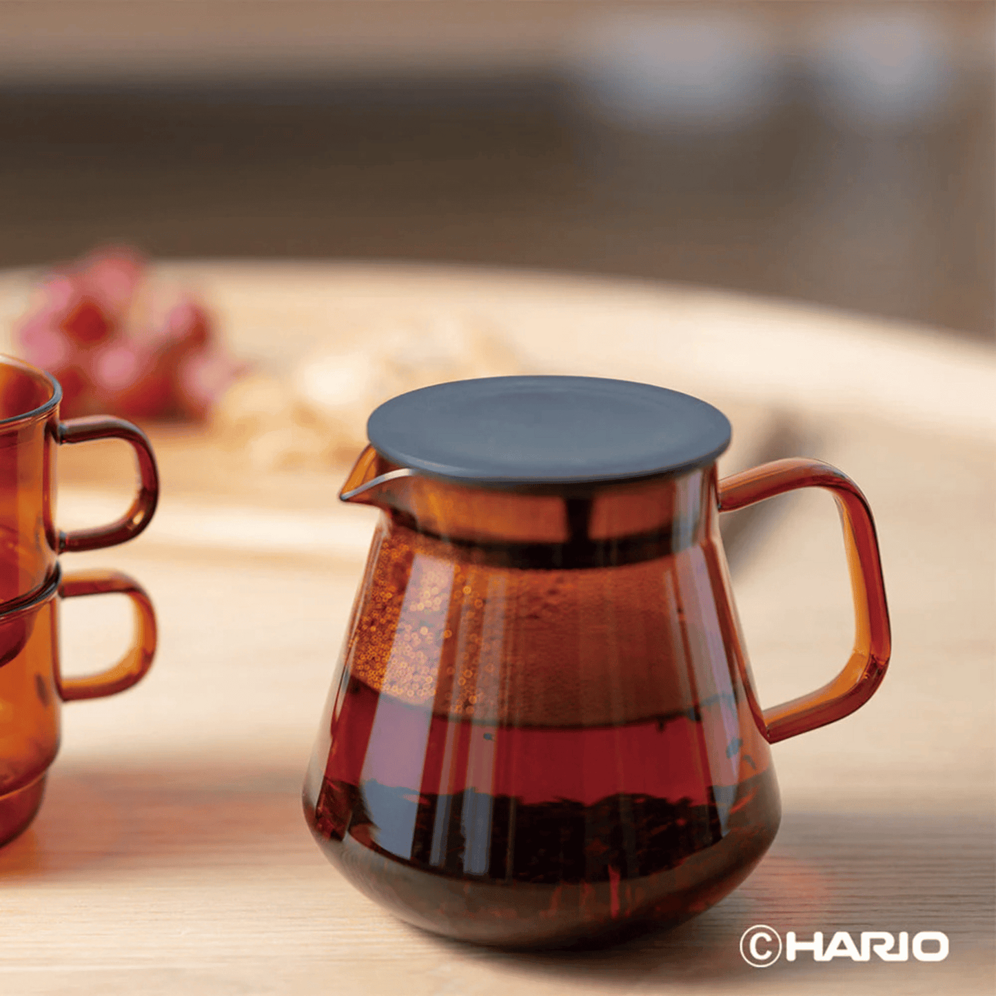 Alternate image of HARIO Amber Glass Coffee and Tea Sever (600 ml)