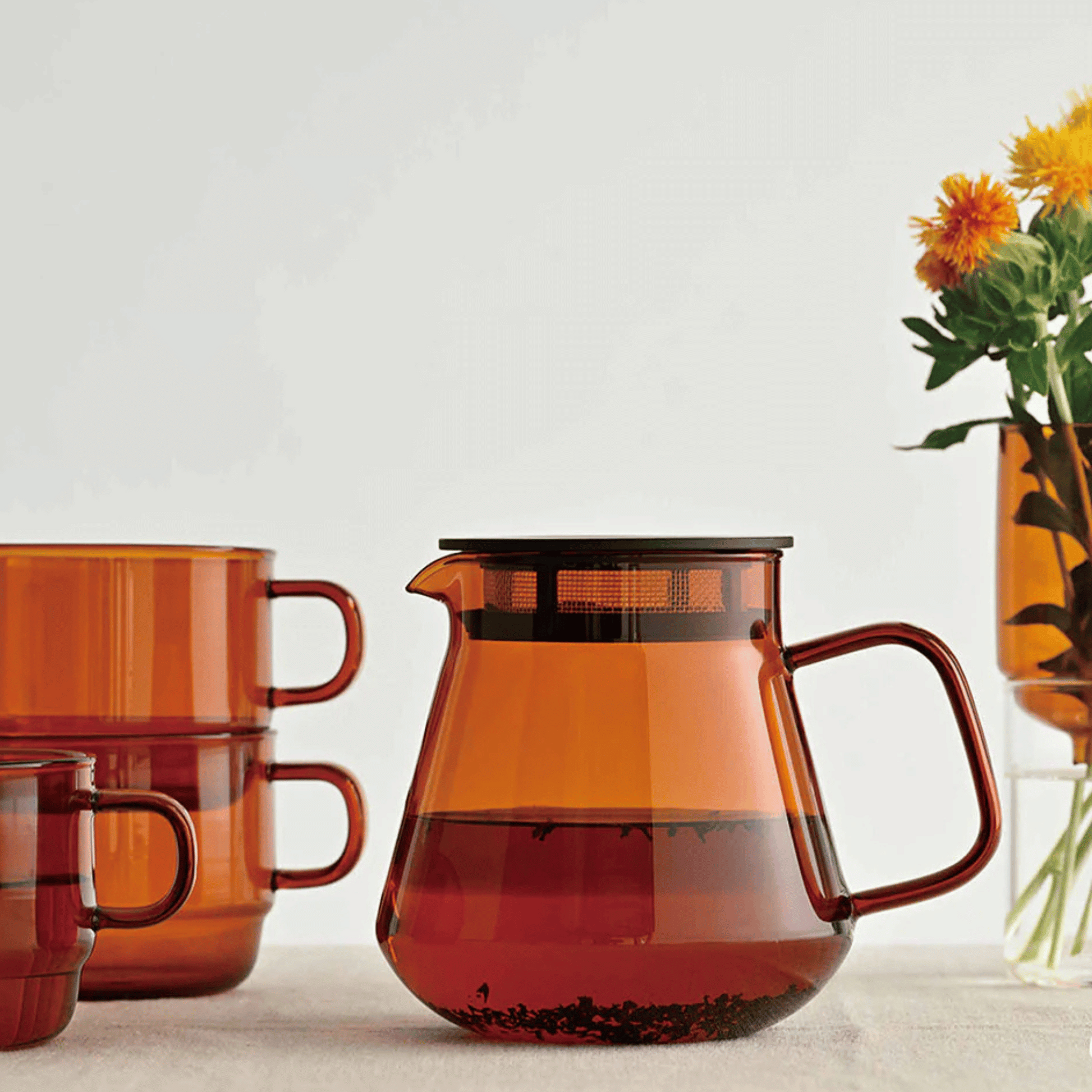 Alternate image of HARIO Amber Glass Coffee and Tea Sever (600 ml)