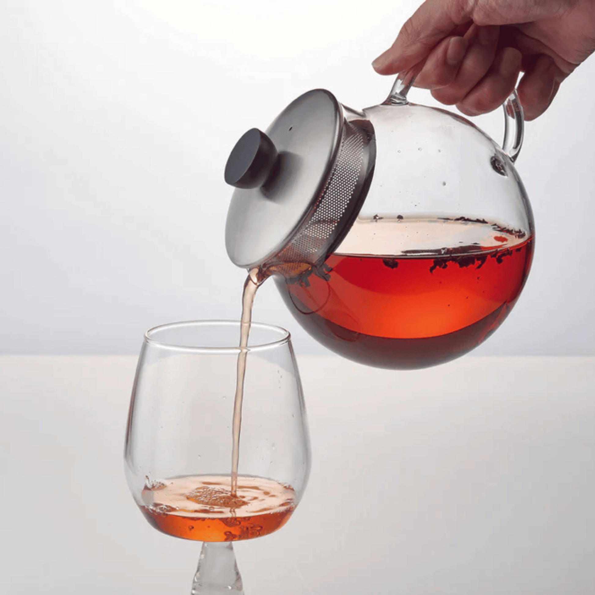 Alternate image of HARIO Jumping Leaf Tea Pot (600 ml)