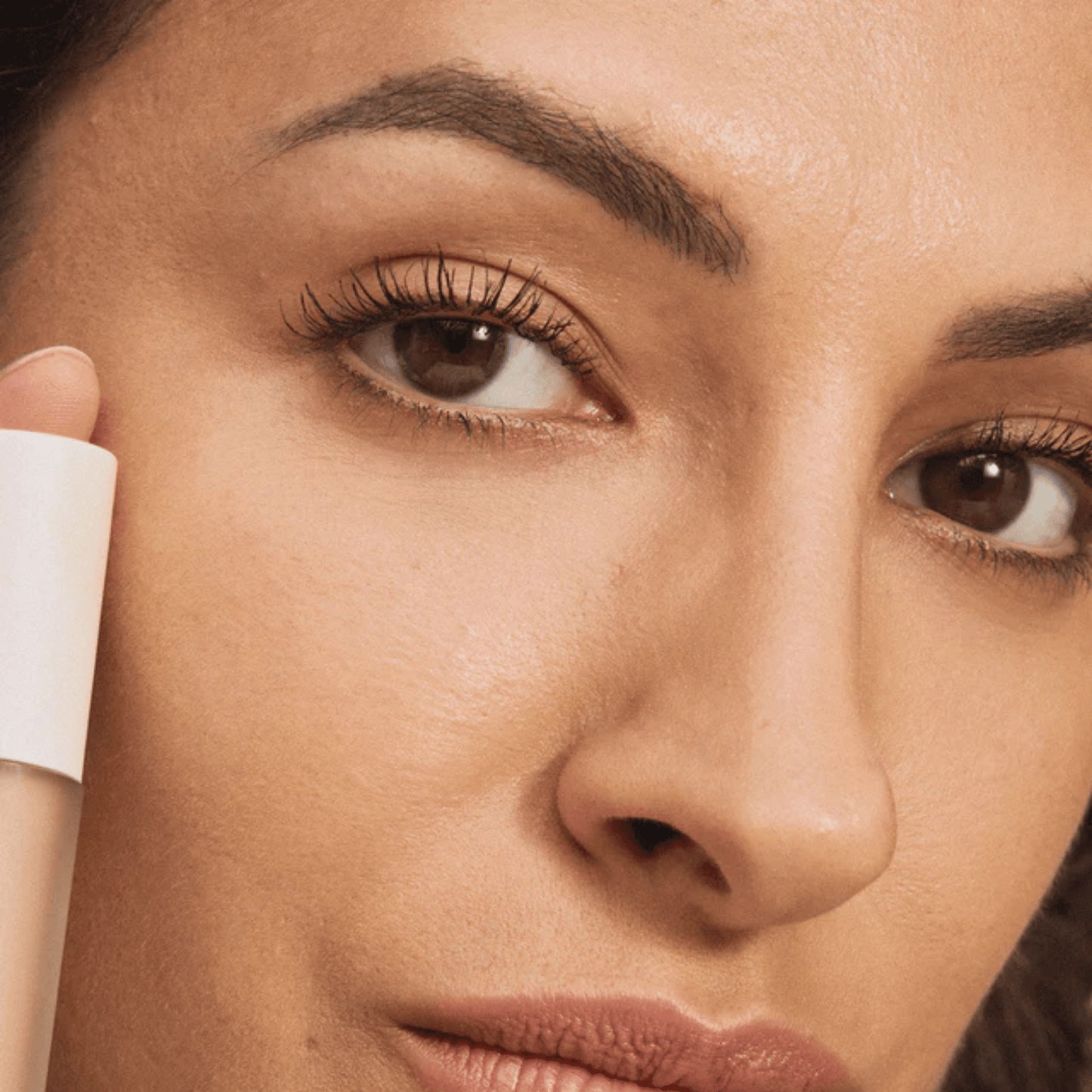 Alternate image of model wearing ILIA 14W Poplin Skin Blur Serum Concealer
