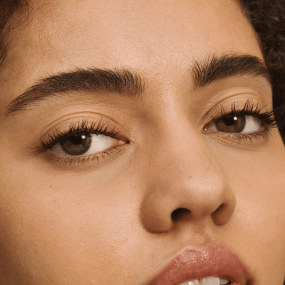 Alternate image of model wearing ILIA 18N Silk Skin Blur Serum Concealer
