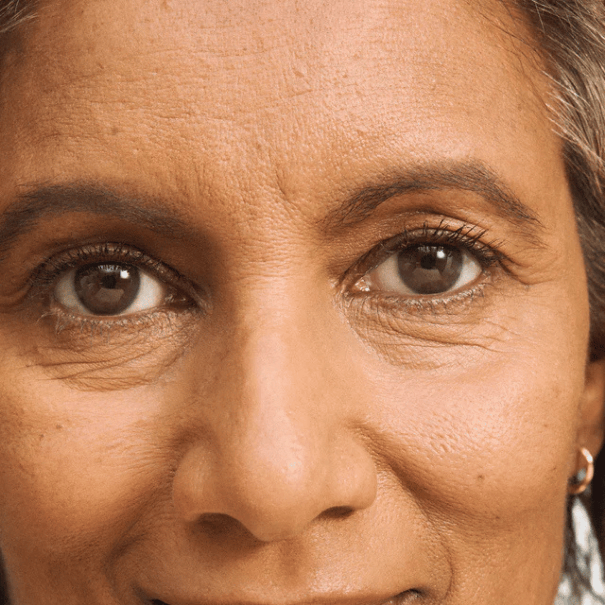Alternate image of model wearing ILIA 34 Broderie Skin Blur Serum Concealer
