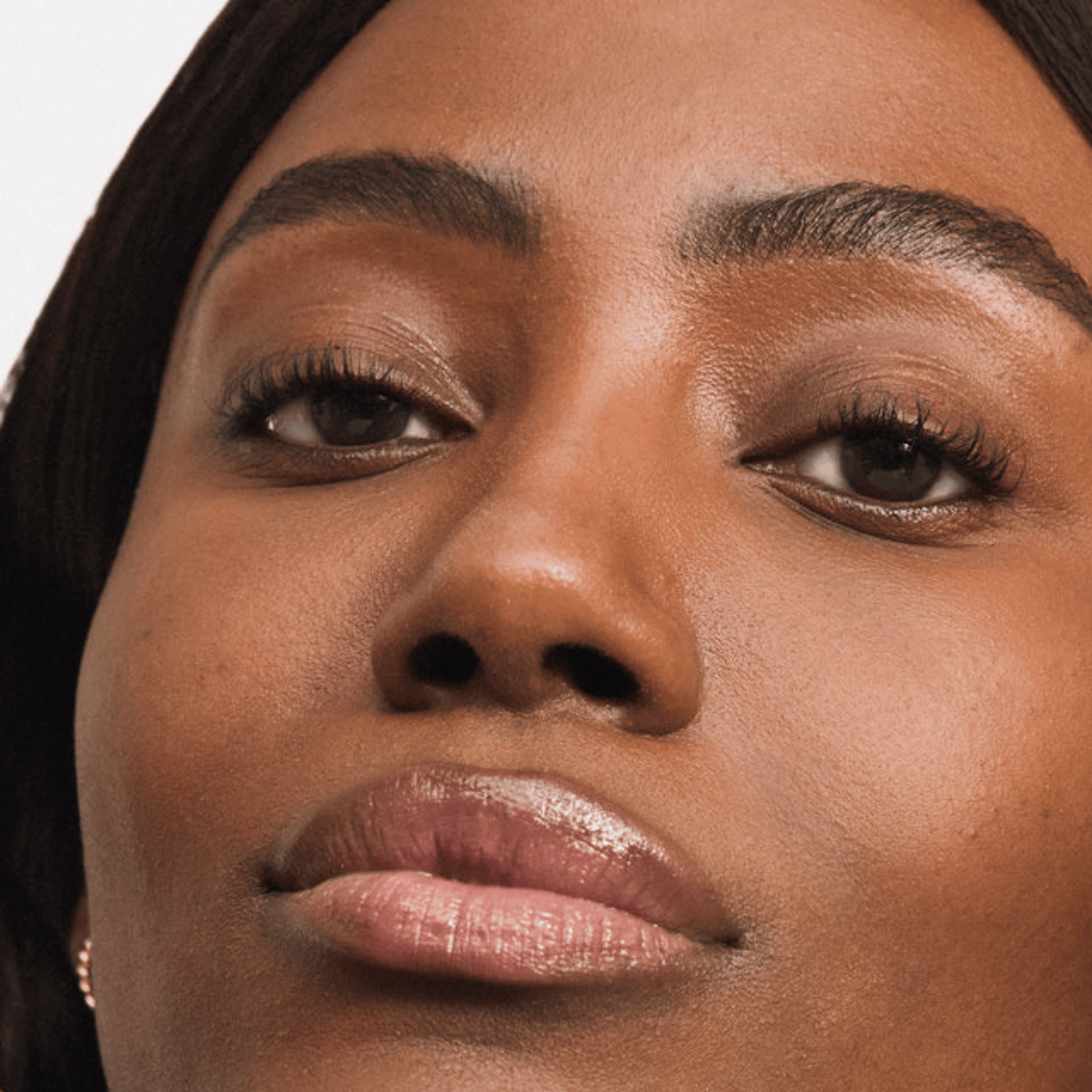 Alternate image of model wearing ILIA 28C Charmeuse Skin Blur Serum Concealer