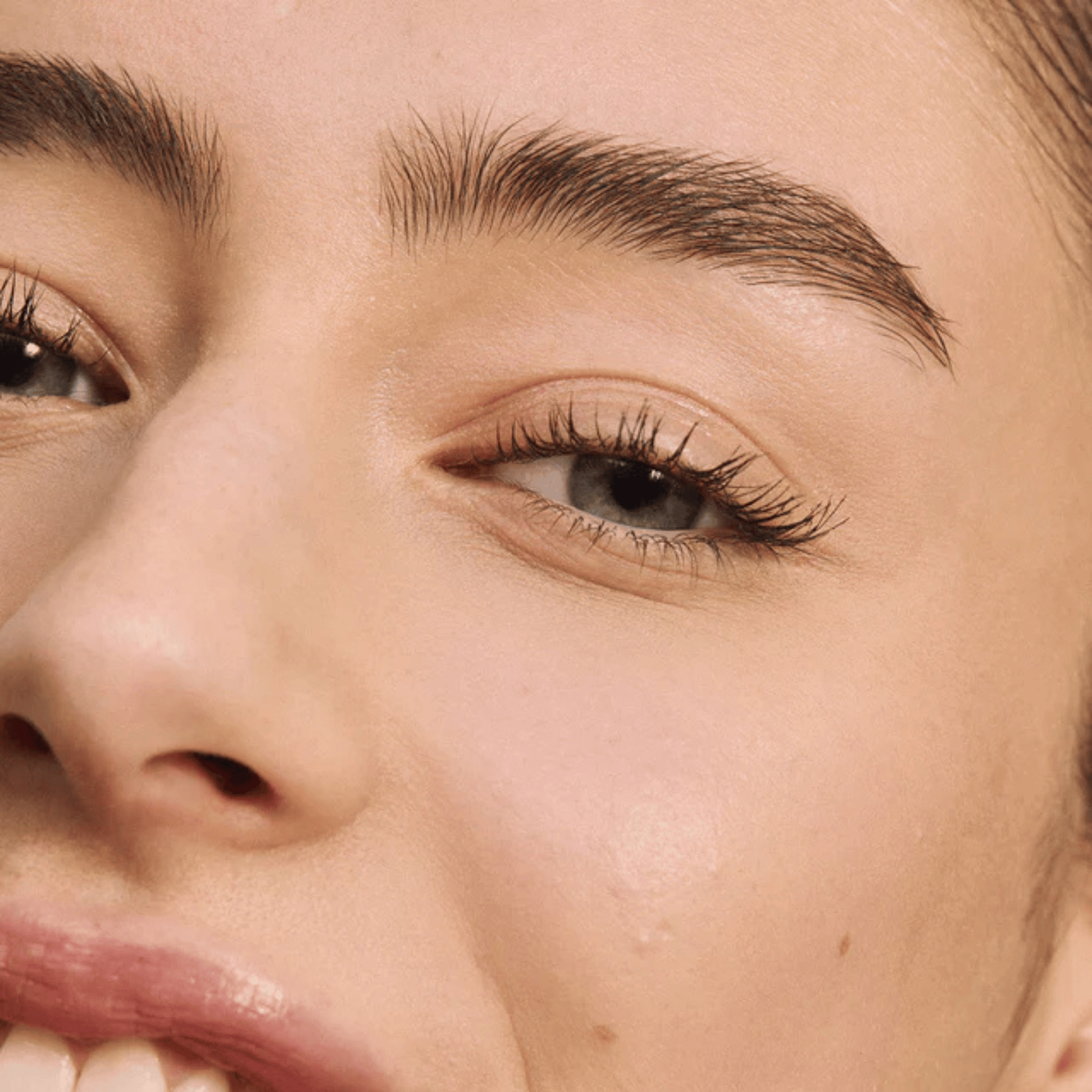 Alternate image of model wearing ILIA 6N Challis Skin Blur Serum Concealer
