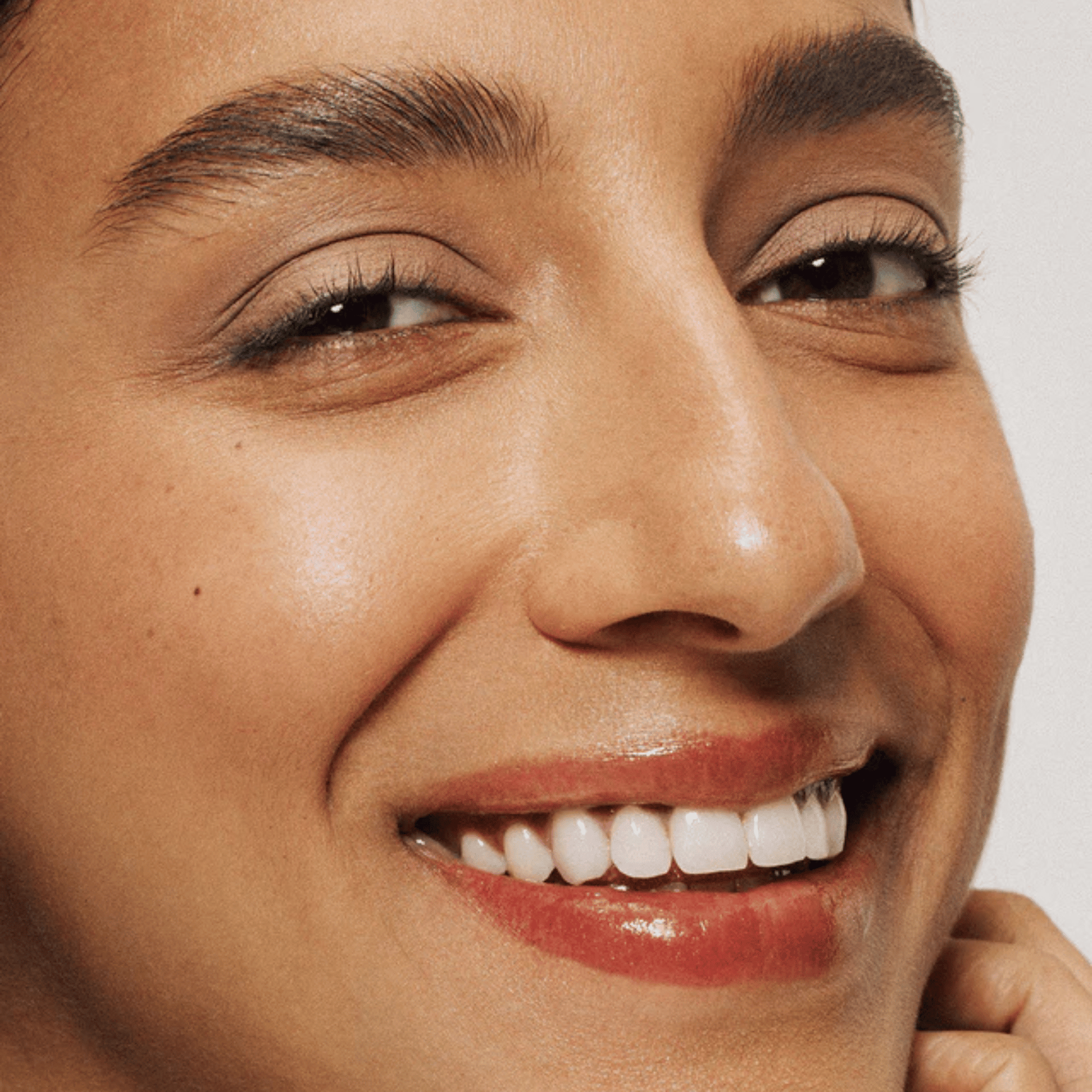 Alternate image of model wearing ILIA Flax Stylus Shadow Stick