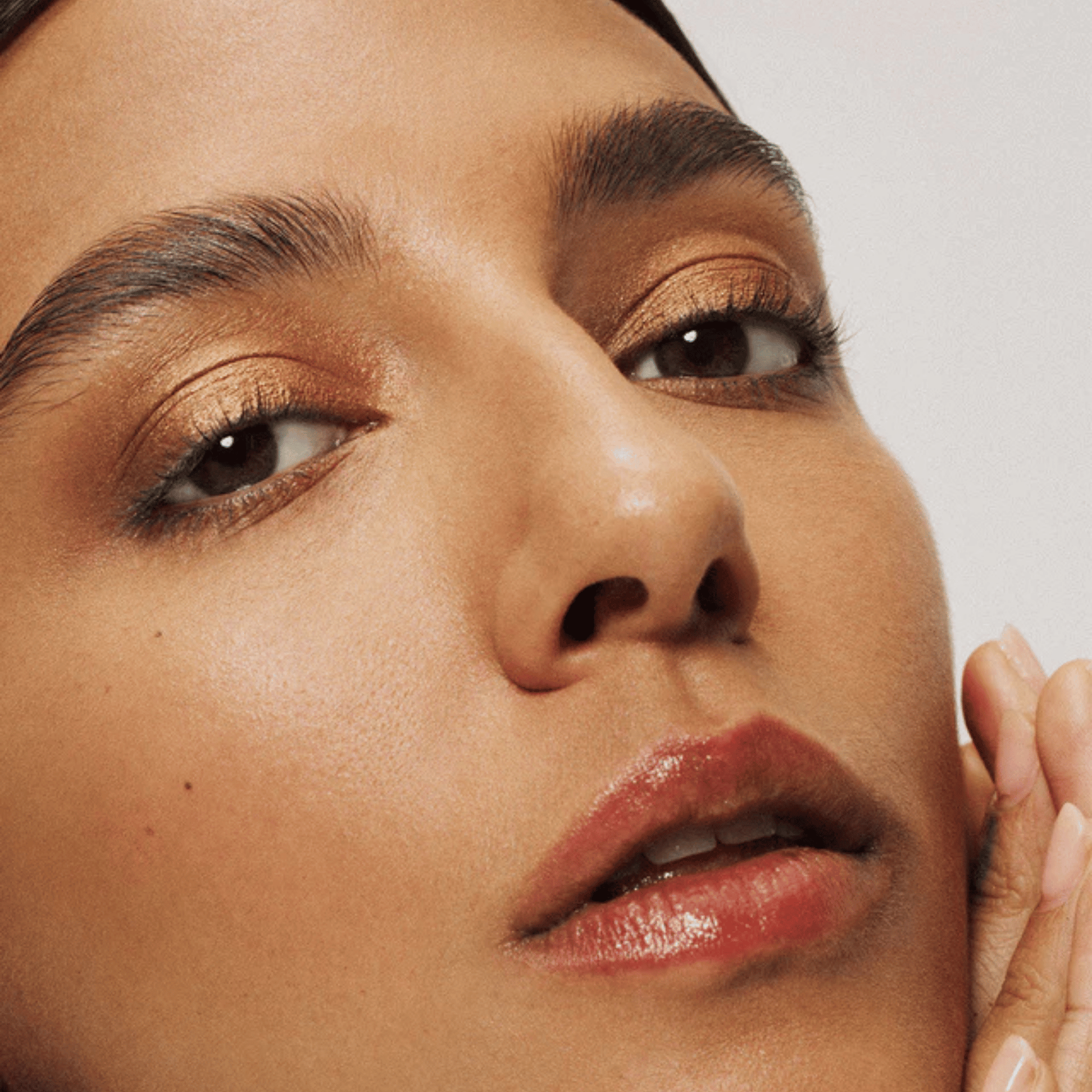 Alternate image of model wearing ILIA Gilded Stylus Shadow Stick