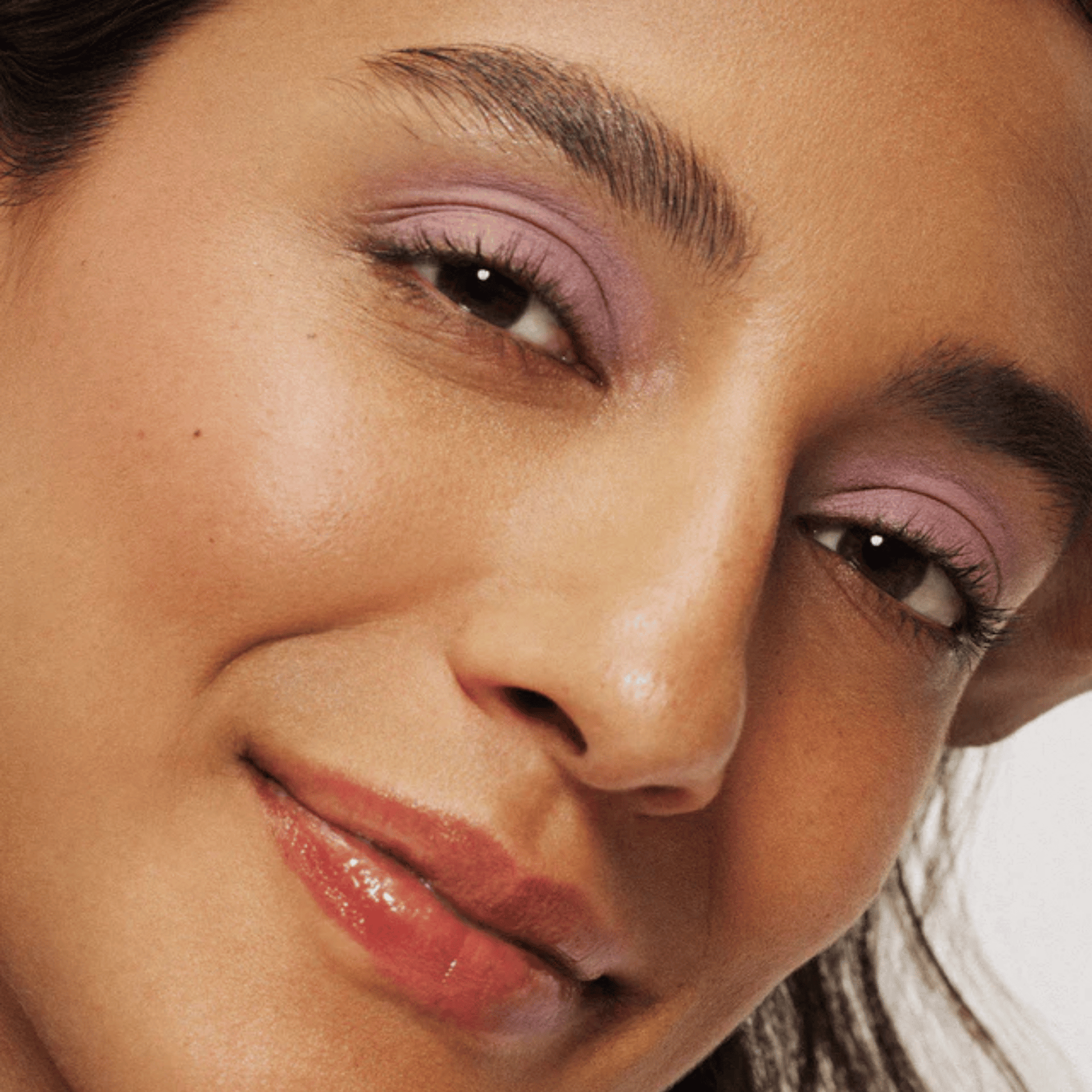 Alternate image of ILIA model wearing Eye Stylus Shadow Stick in Nymph