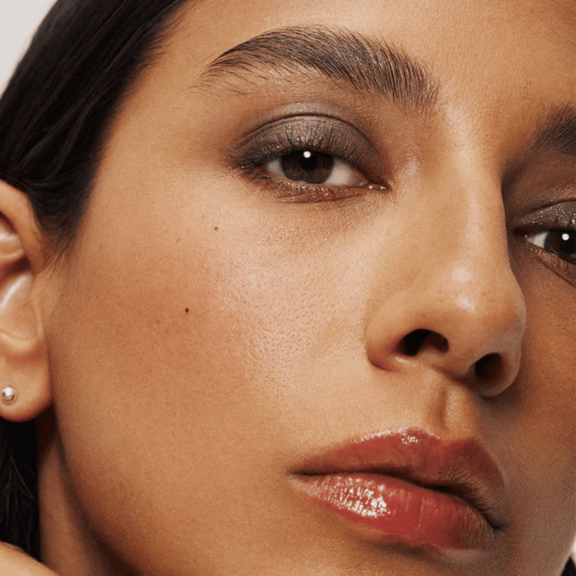 Alternate image of model wearing ILIA Oscuro Eye Stylus Shadow Stick