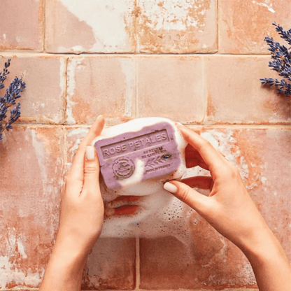 La Maison du Savon de Marseille Exfoliating Rose Petals Shea Butter Soap (125 g) #10089826