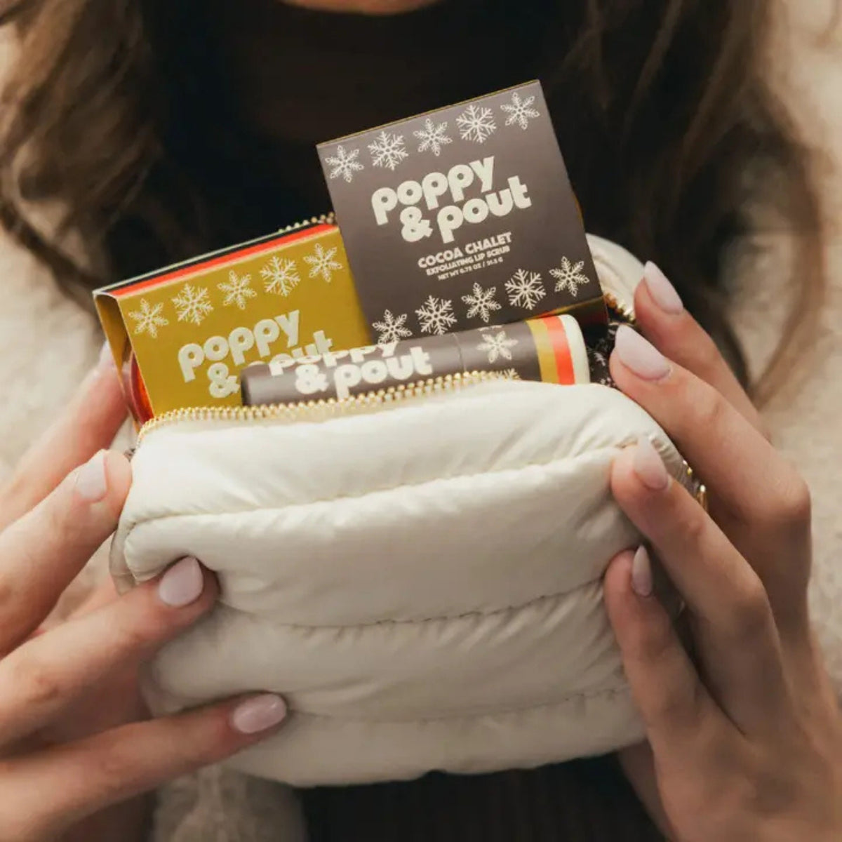 Alternate image of Poppy & Pout Cocoa Chalet Puffer Bag Gift Set