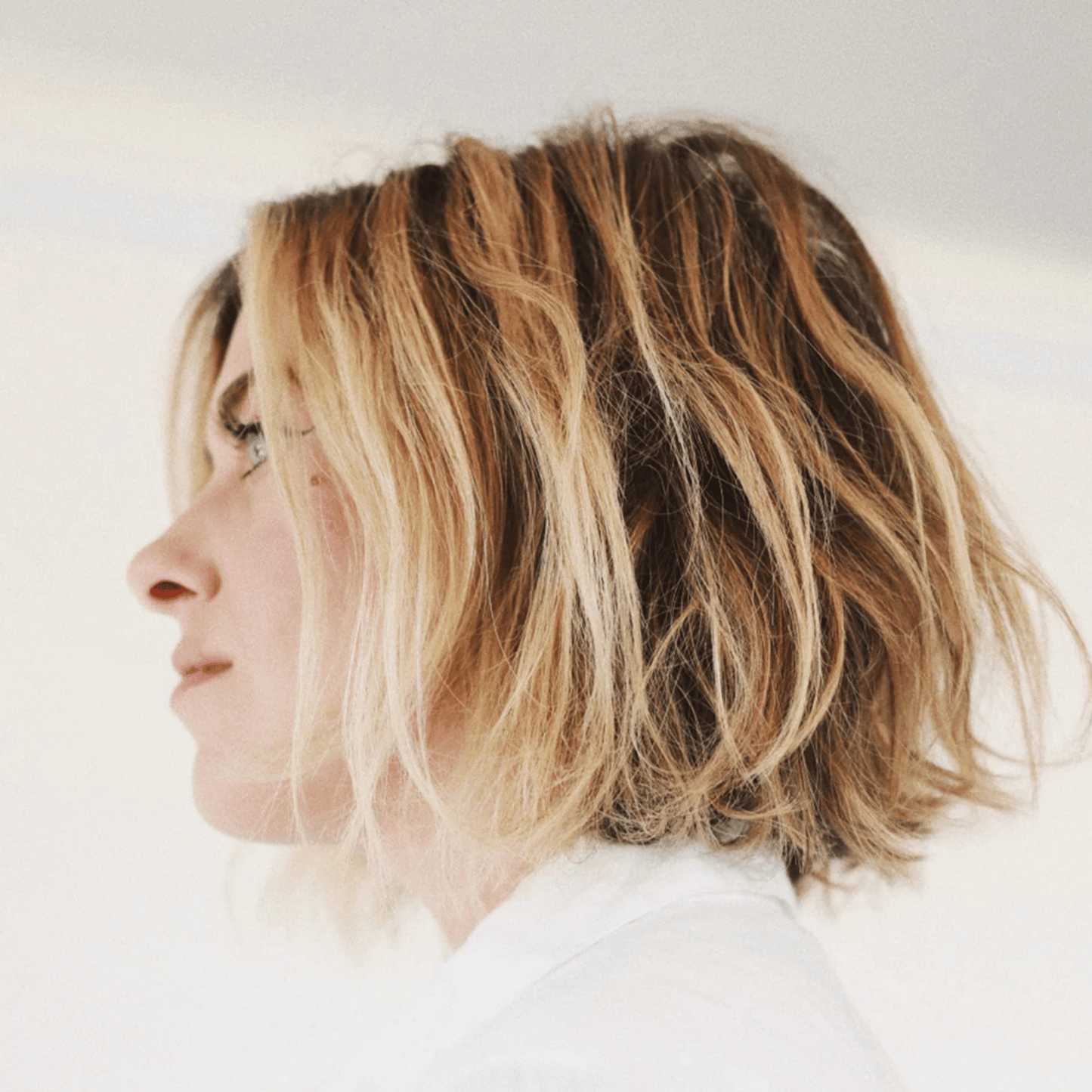 Alternate image of model using R+Co ZIG ZAG Root Teasing & Texture Spray 