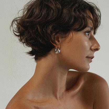 Alternate image of REVERIE Mini Milk Anti-Frizz Leave-in Treatment model wearing it