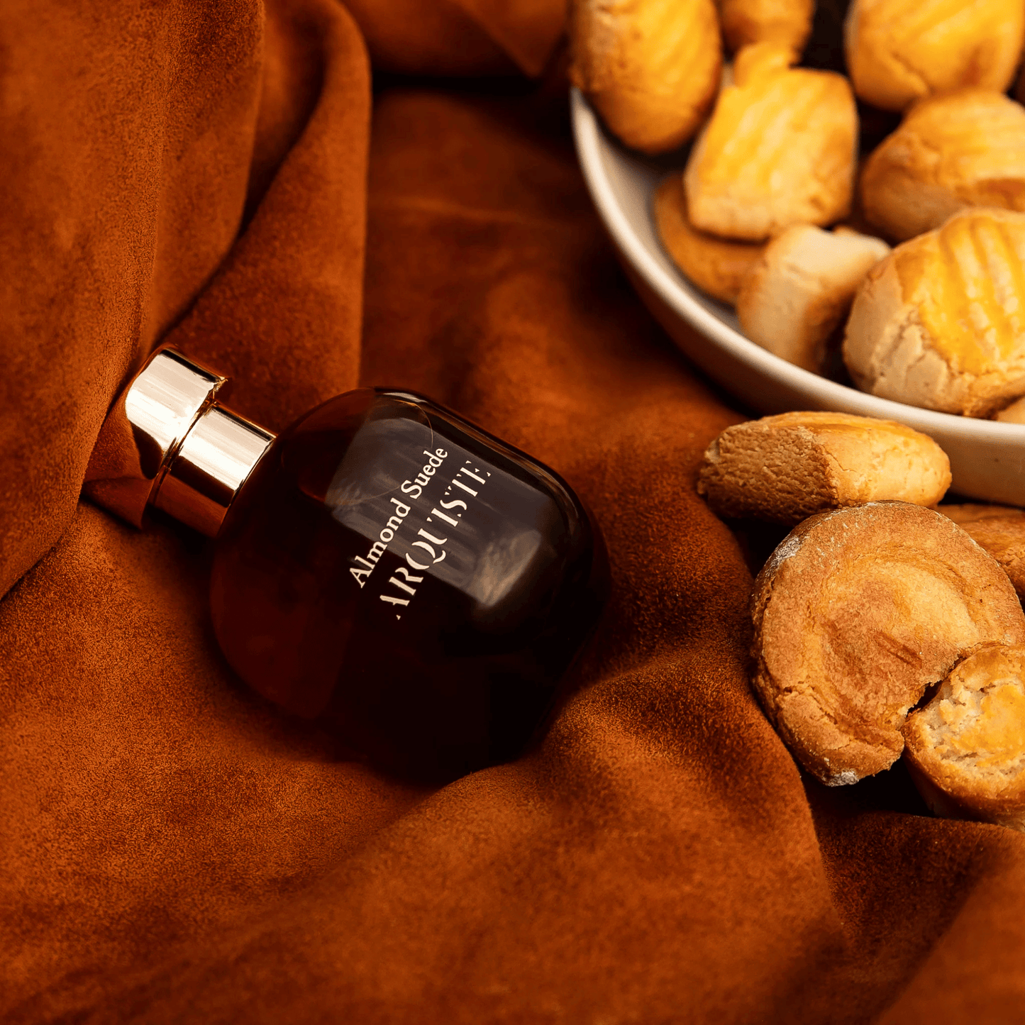 Alternate Image of Almond Suede EDP