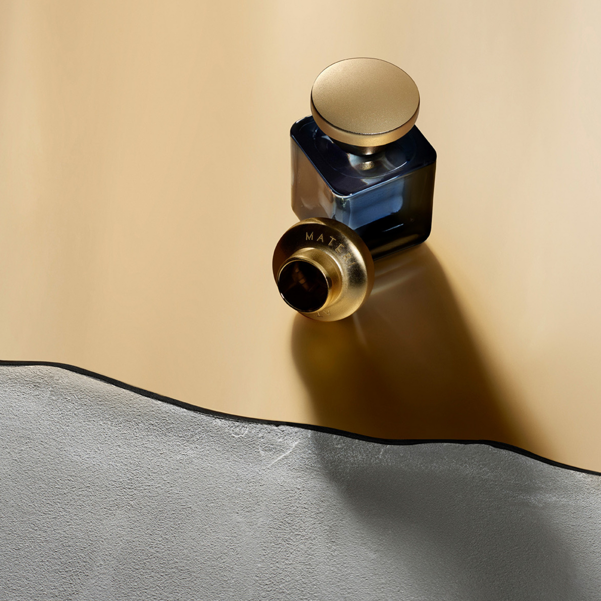 ATELIER MATERI Burgundy Oud Extrait de Parfum (50 ml ATELIER MATERI Burgundy Oud Extrait de Parfum (50 ml