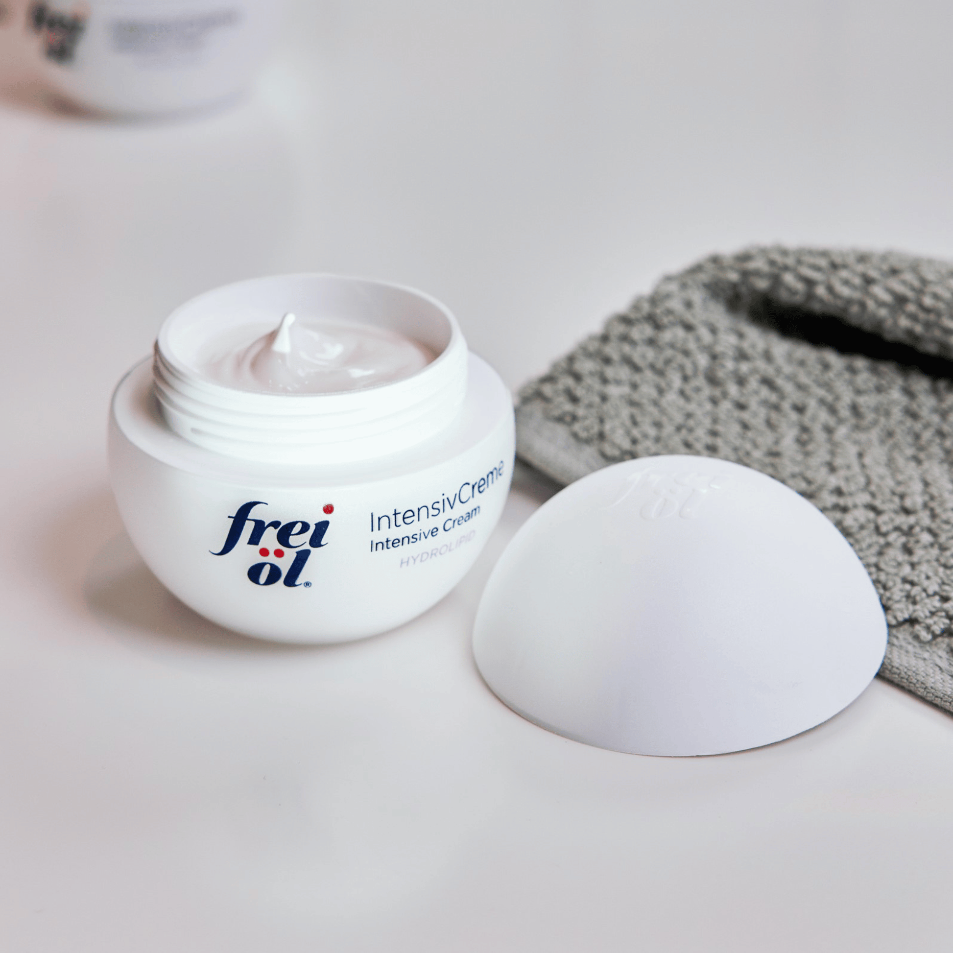 Alternate image of Intensive Cream, white round cream jar