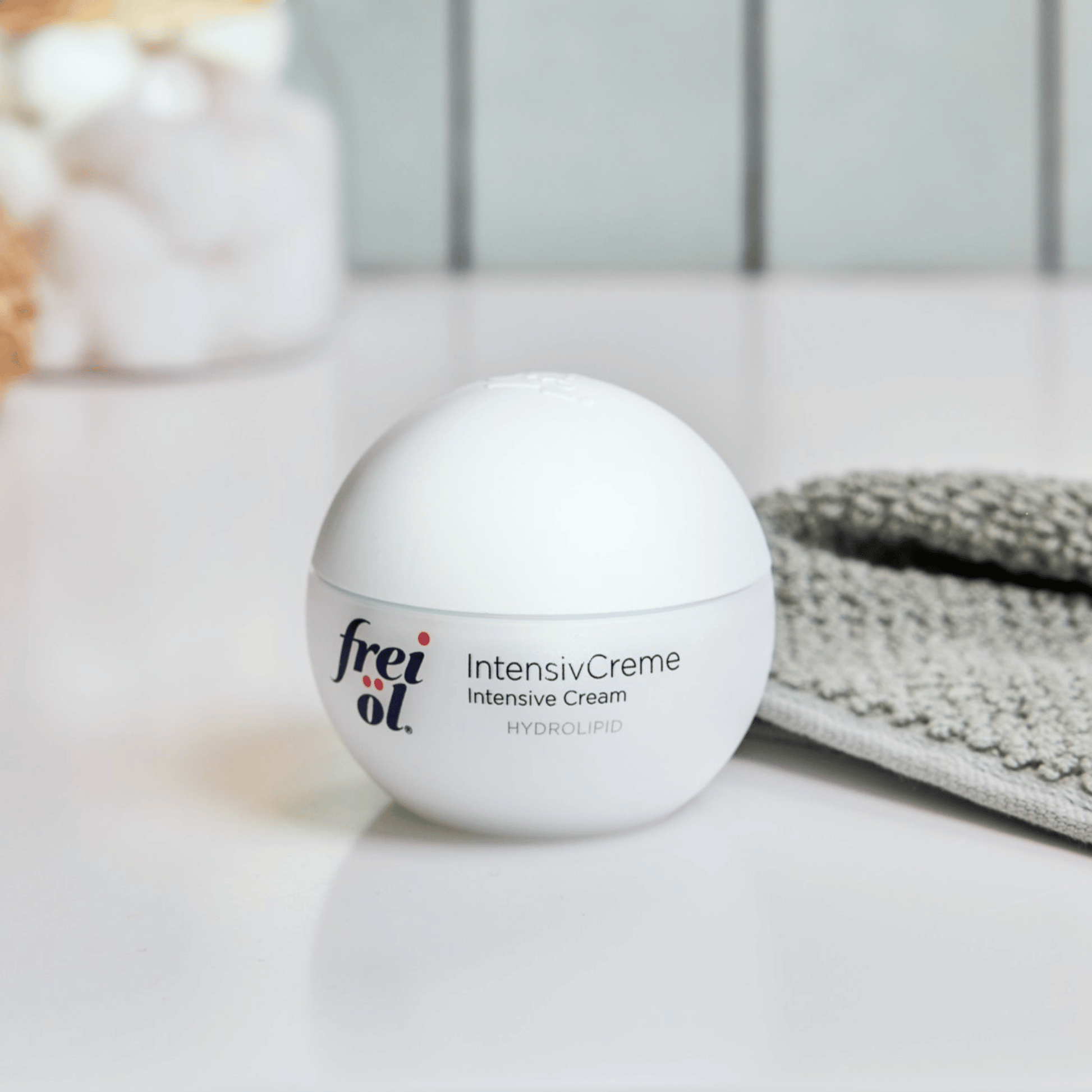 Alternate image of Intensive Cream, white round cream jar