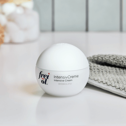 Alternate image of Intensive Cream, white round cream jar