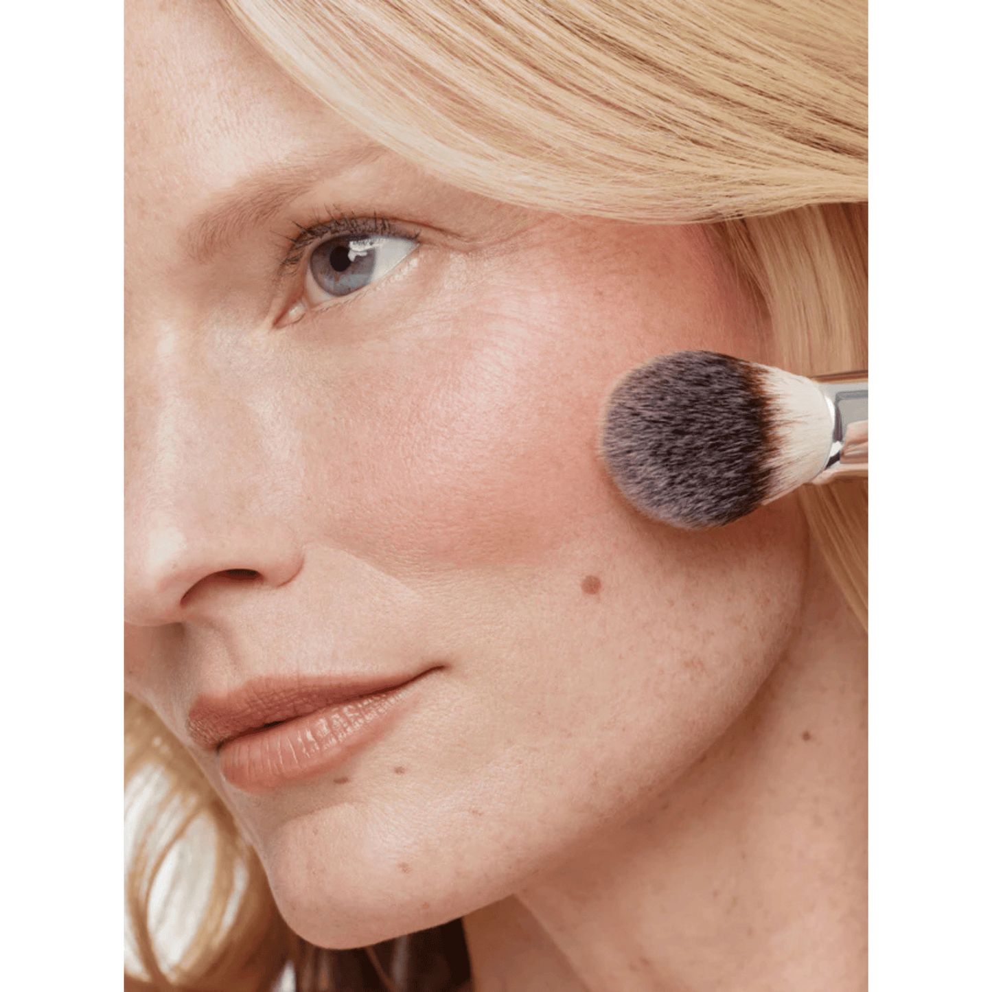 Alternate Image of Closer Soft Focus Blurring Blush