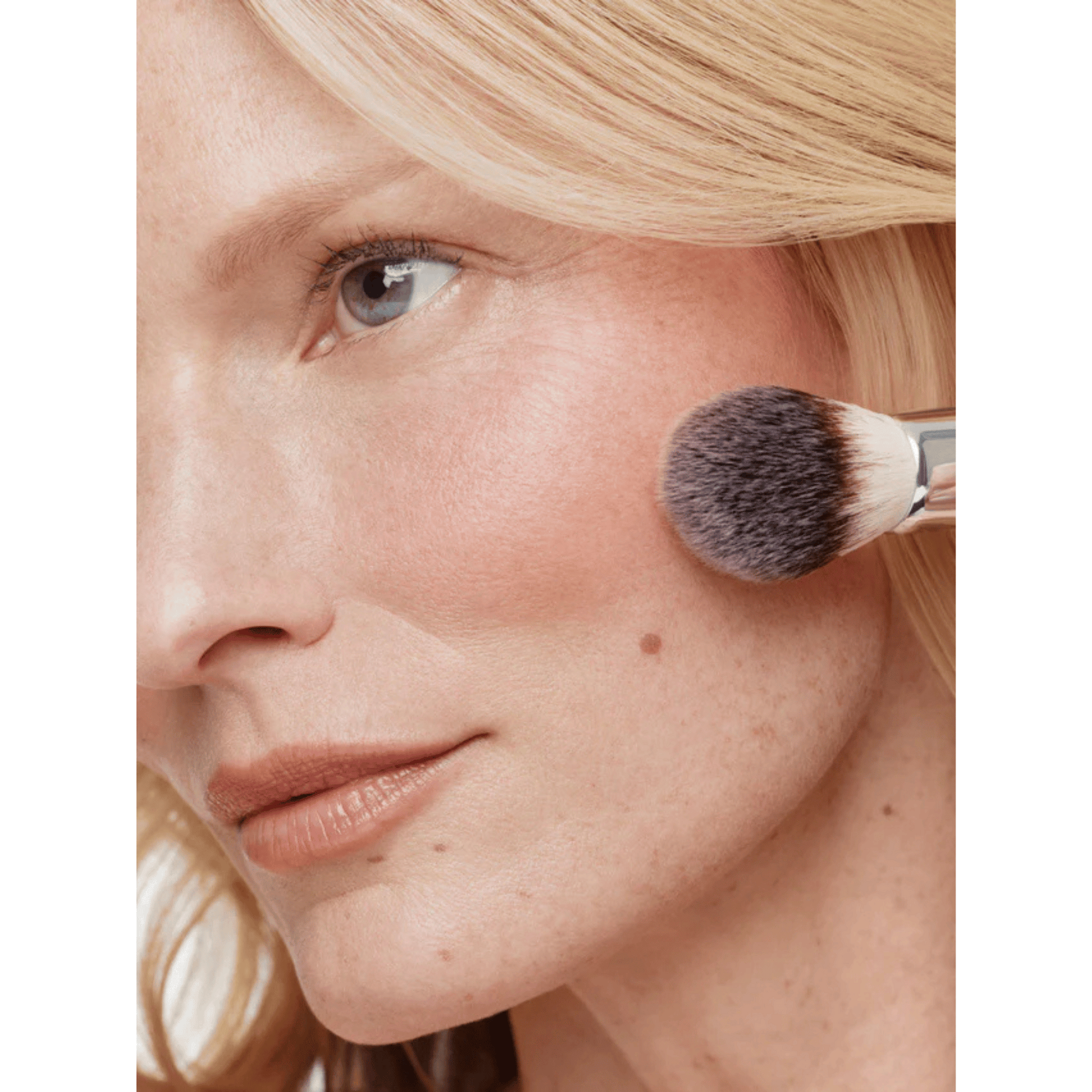 Alternate Image of Closer Soft Focus Blurring Blush