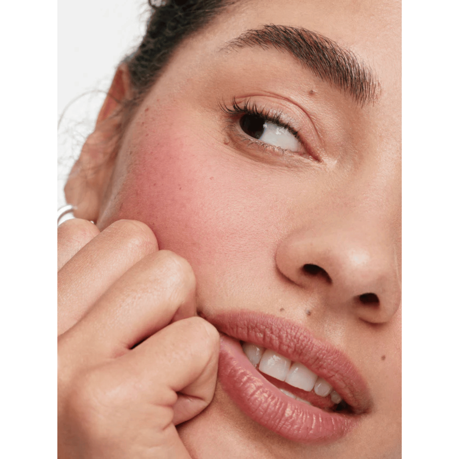 Alternate Image of Magnetic Soft Focus Blurring Blush