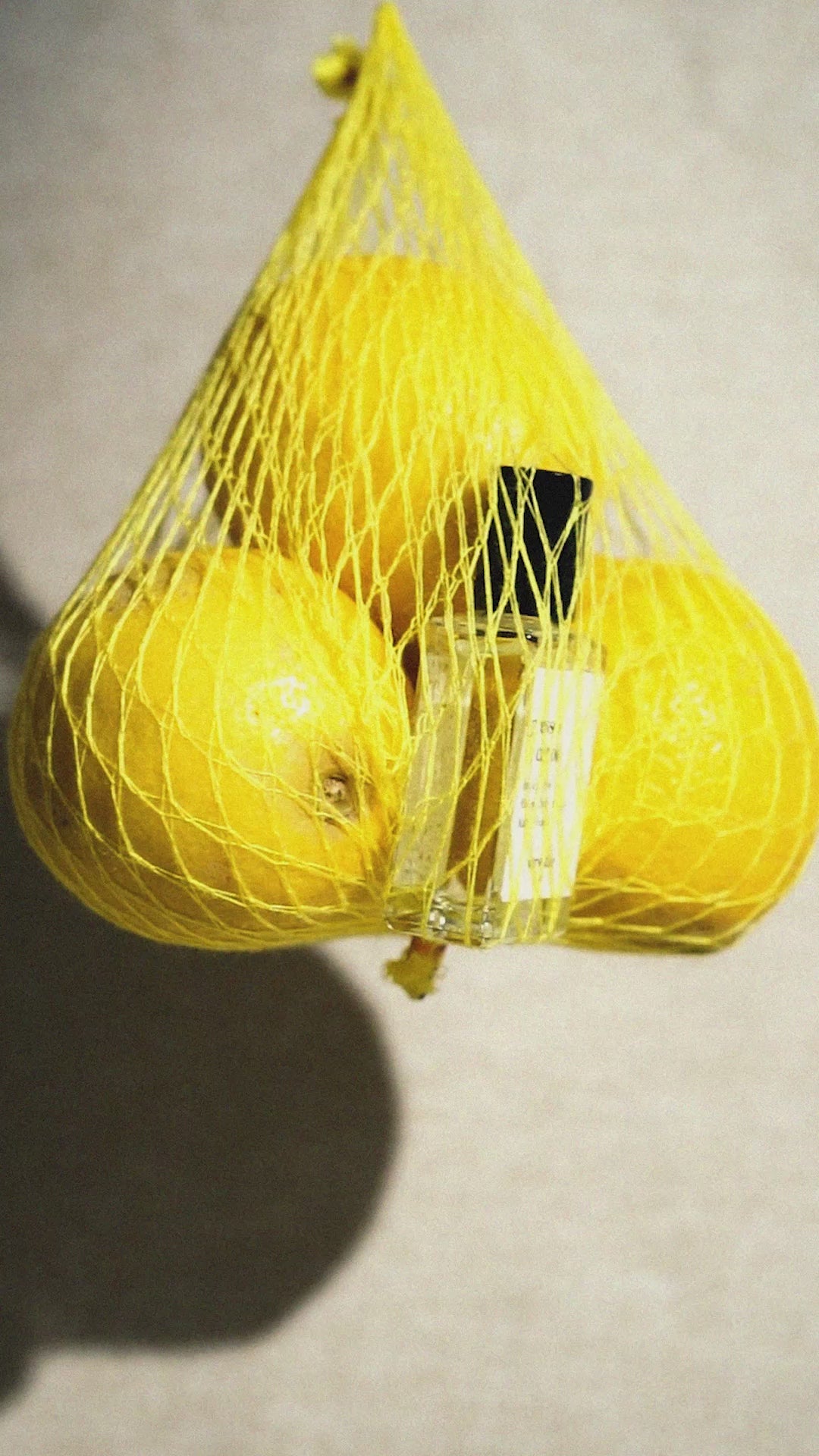 Primary Video of Versatile Paris Squeeze the Lemon Eau de Parfum (15 ml)