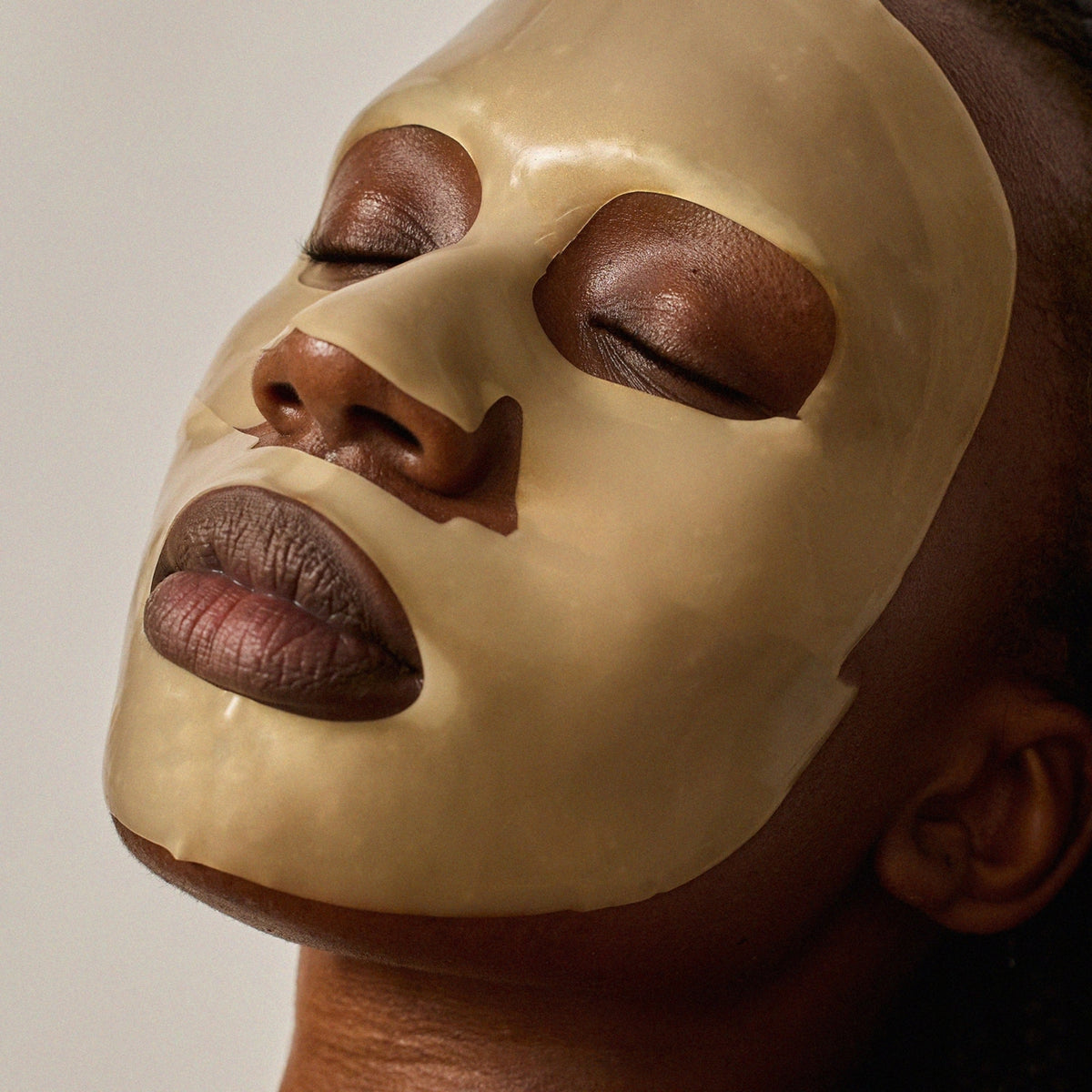 Alternate image of radford FIX Hydrogel Barrier Repair Face Mask model wearing it 