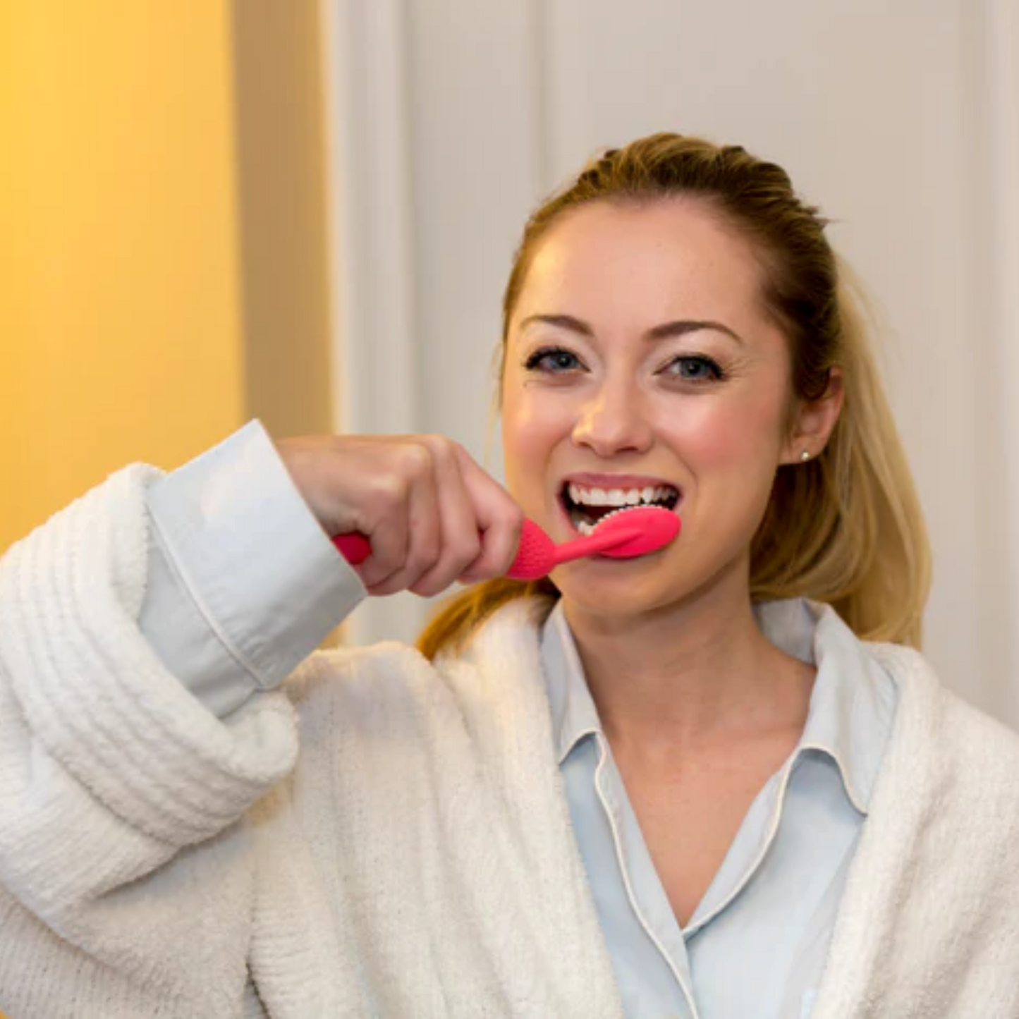 alternate image of radius right hand flex toothbrush