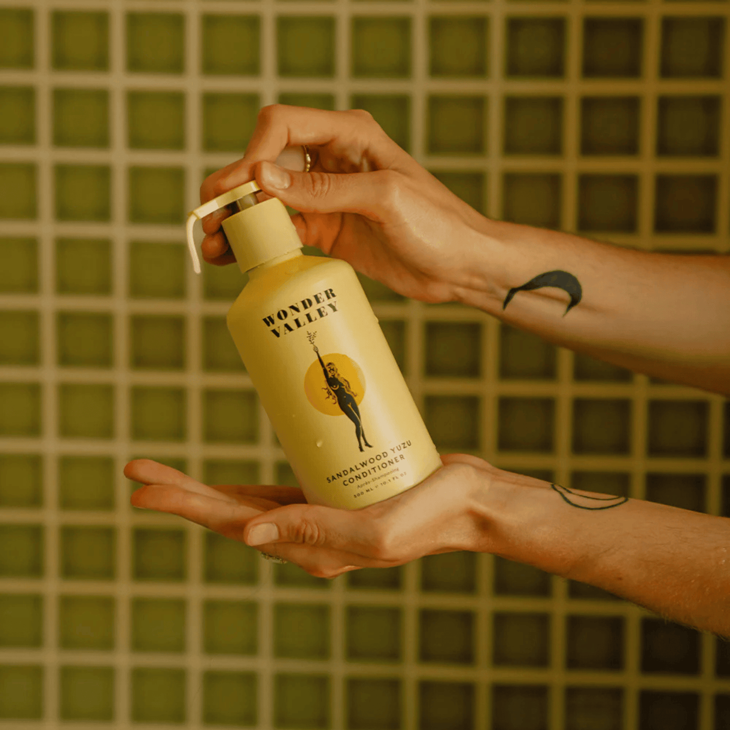 Alternate Image of Sandalwood Yuzu Conditioner